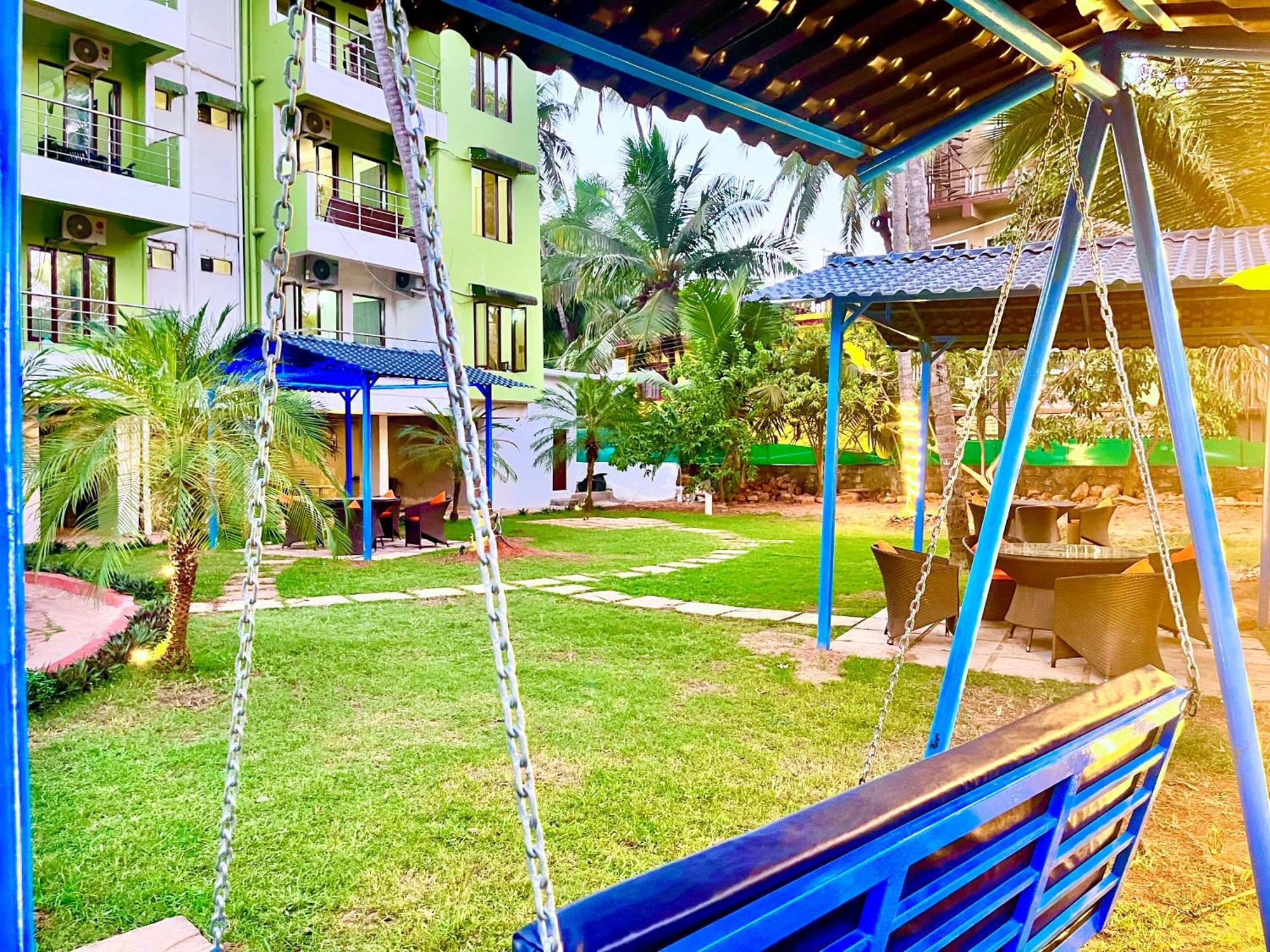 The Calagute Beach Resort By Shivam Resort 1 Km From Beach Candolim Bagian luar foto