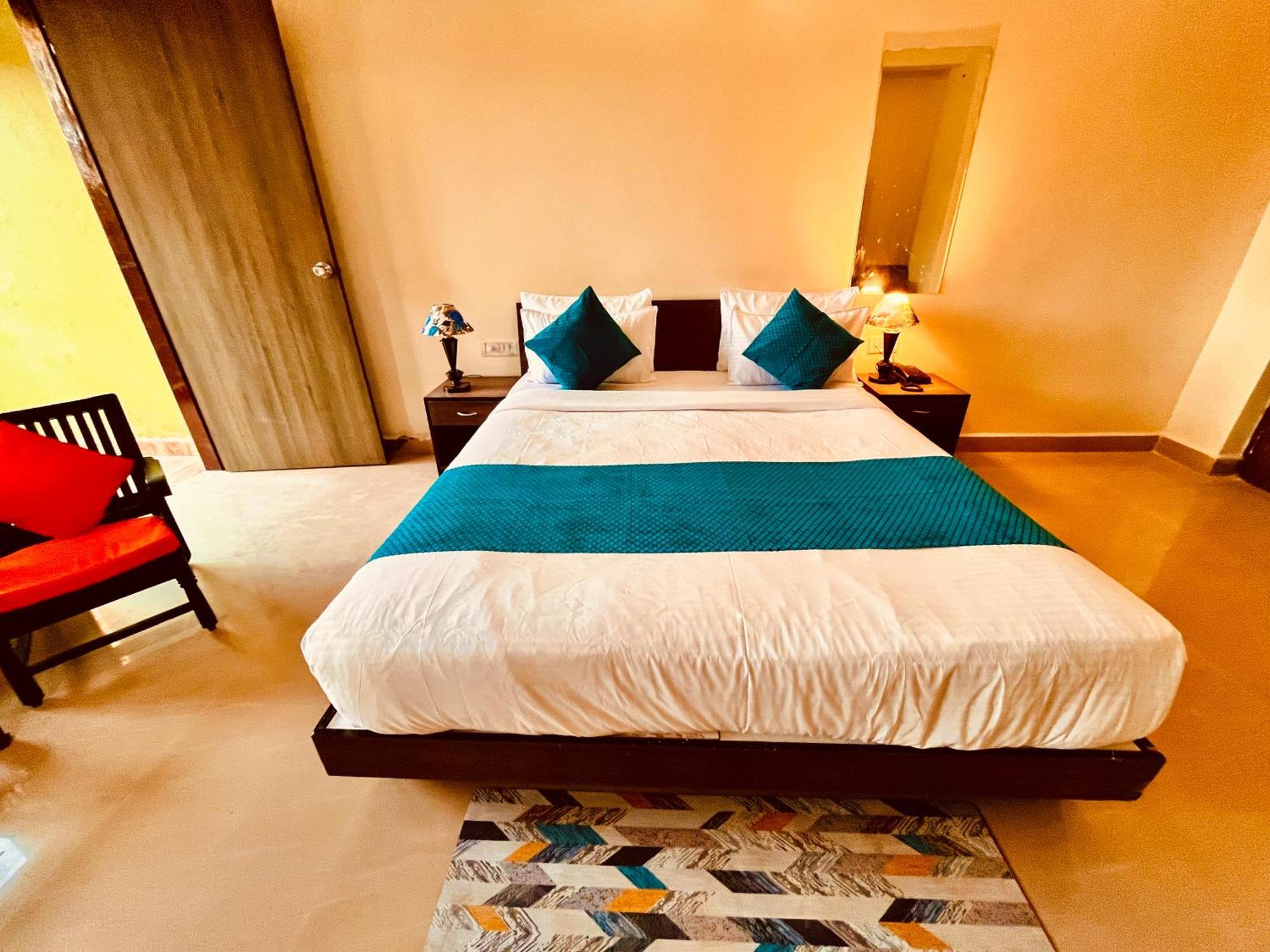 The Calagute Beach Resort By Shivam Resort 1 Km From Beach Candolim Bagian luar foto