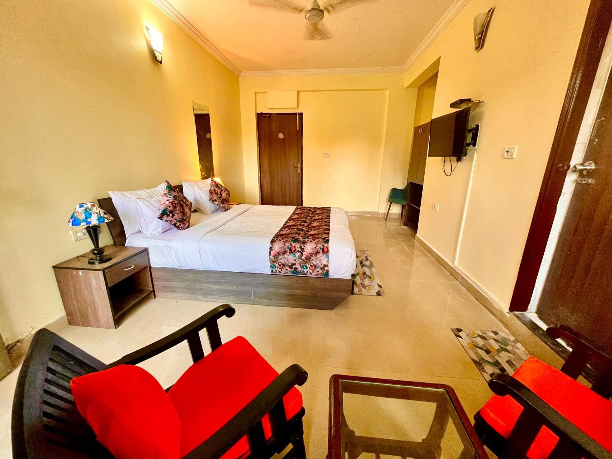 The Calagute Beach Resort By Shivam Resort 1 Km From Beach Candolim Bagian luar foto