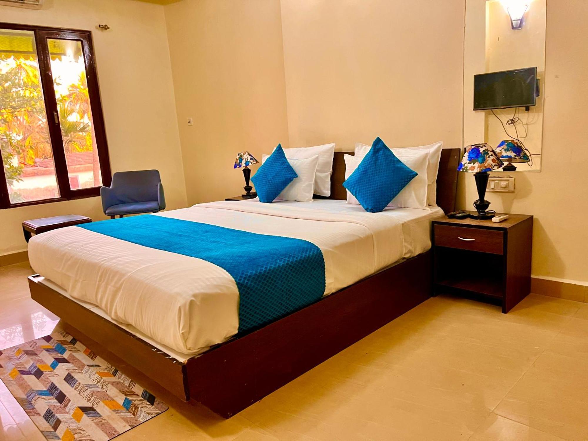 The Calagute Beach Resort By Shivam Resort 1 Km From Beach Candolim Bagian luar foto